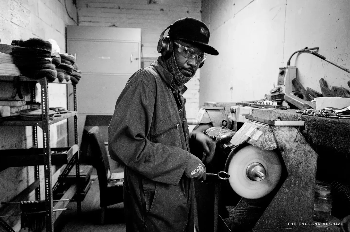 Sabino Henda, Scissor Polisher