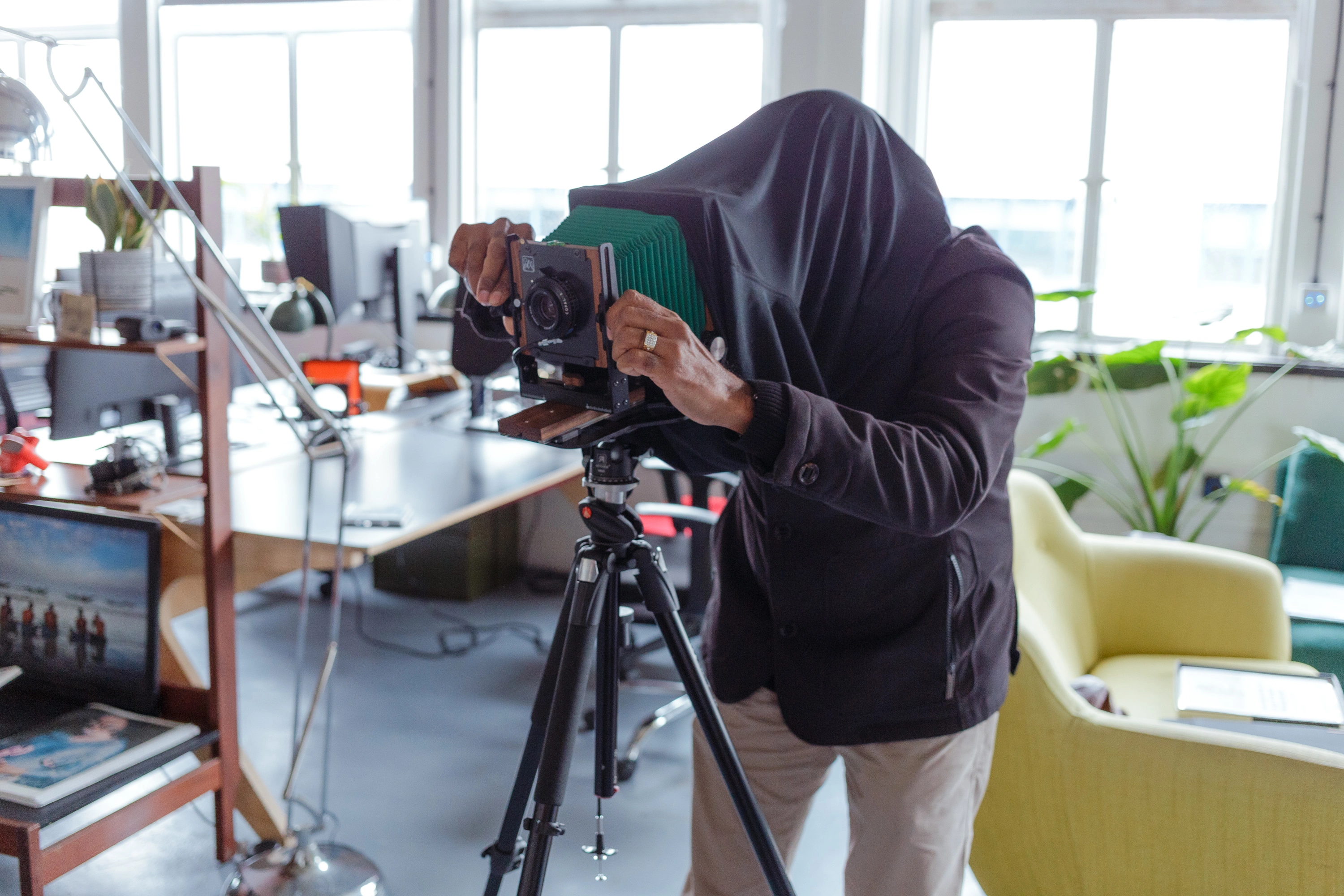 Adjusting the lens and shutter controls on the 4x5 - the careful mechanical sequence that precedes every exposure